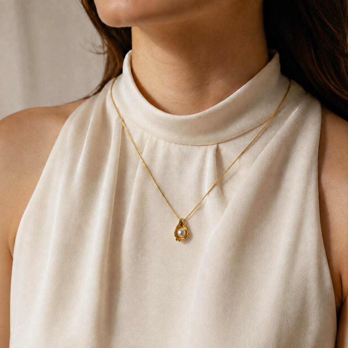Pearl Shell Pendant Necklace